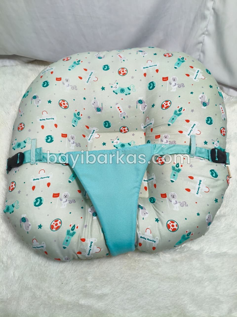 Bantal Menyusui Besar 'Baby family' Hijau muda *2nd Like new 