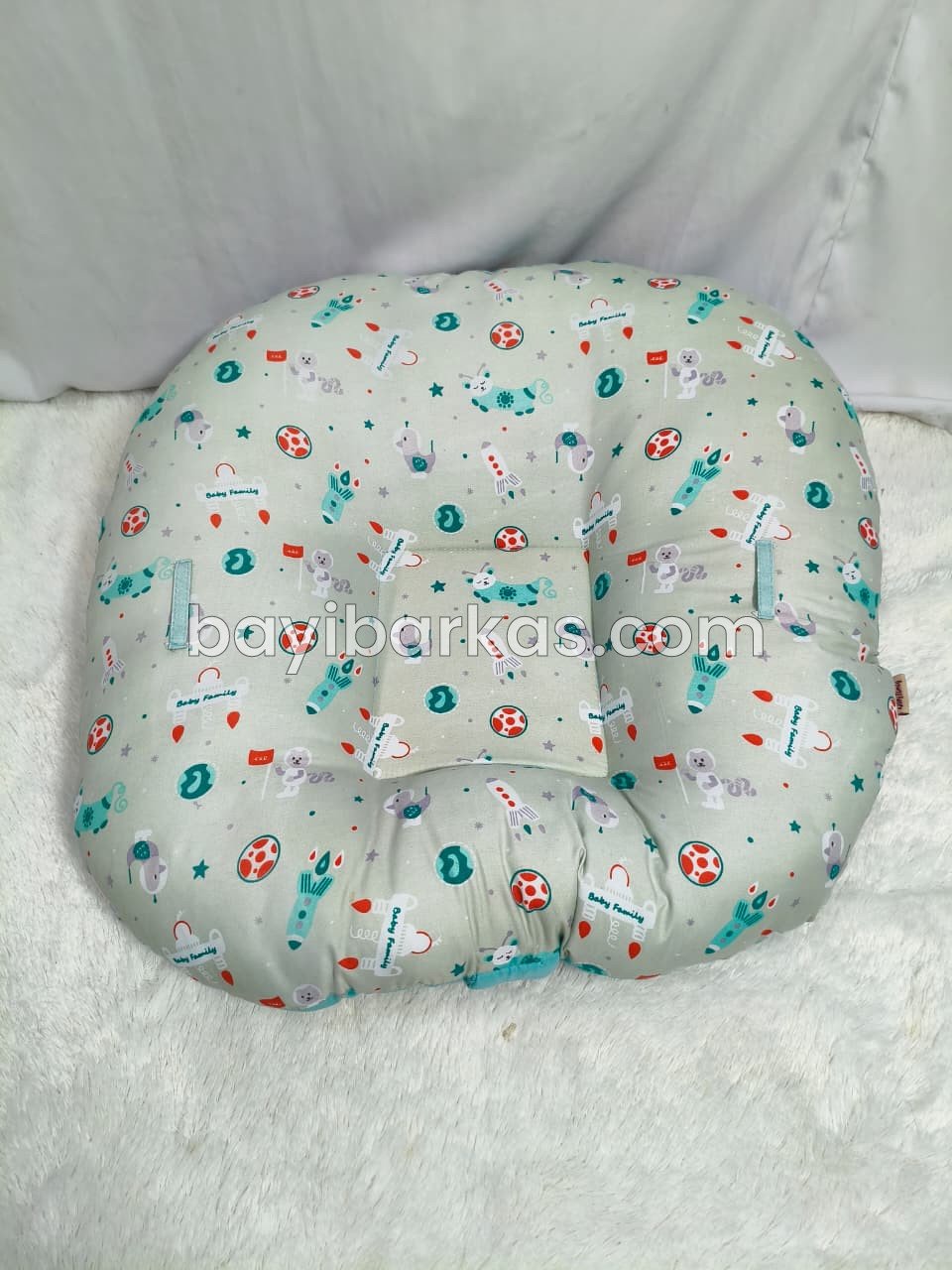 Bantal Menyusui Besar 'Baby family' Hijau muda *2nd Like new 