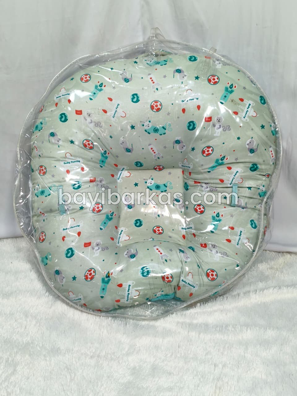 Bantal Menyusui Besar 'Baby family' Hijau muda *2nd Like new 