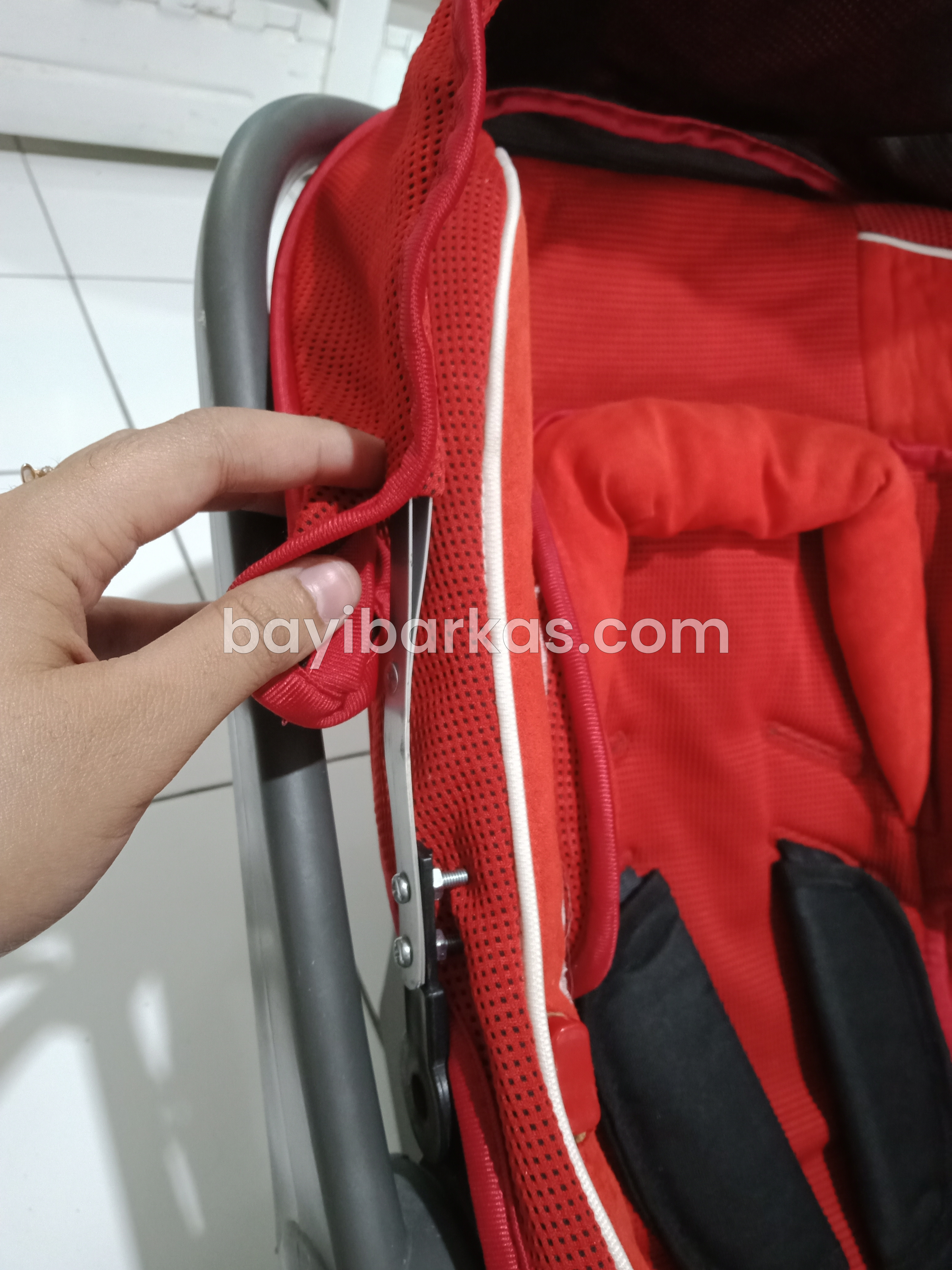 Carseat / kursi mobil Infant carier BABY DOES (merah) *Second (BP. KA)